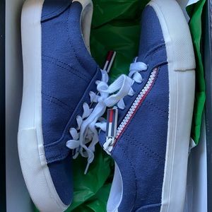 Women’s Tommy Hilfiger sneakers -SOLD